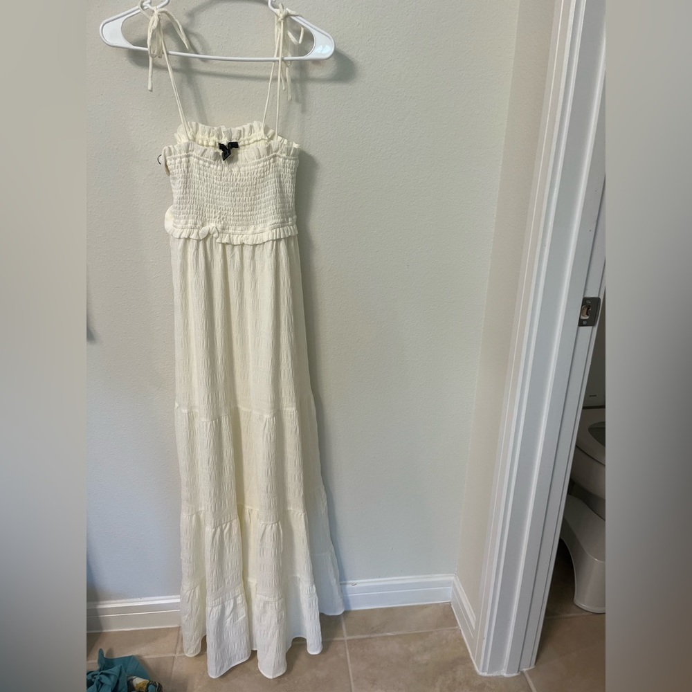 Forever 21 white long dress in size small